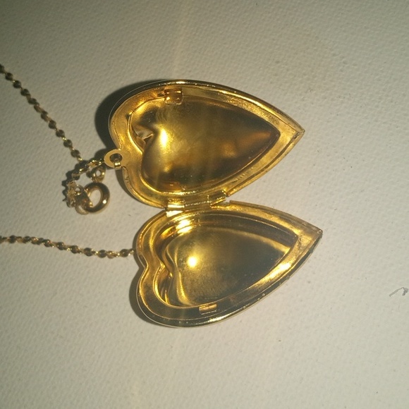 Pink rose open up necklace - Picture 2 of 5